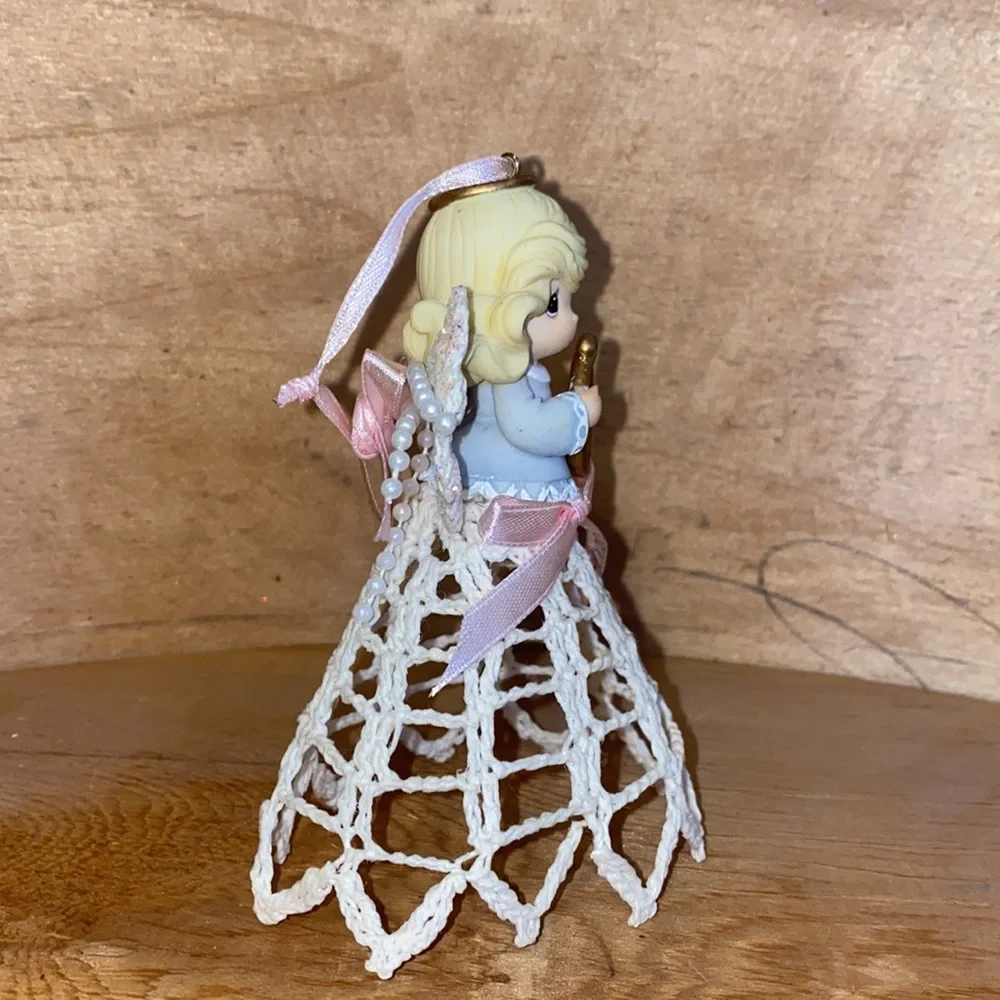 2004 Crocheted Lace Precious Moment Angel